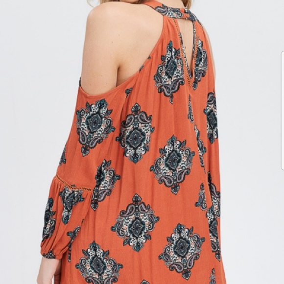 Virginia Medallion Dress - Picture 3 of 4